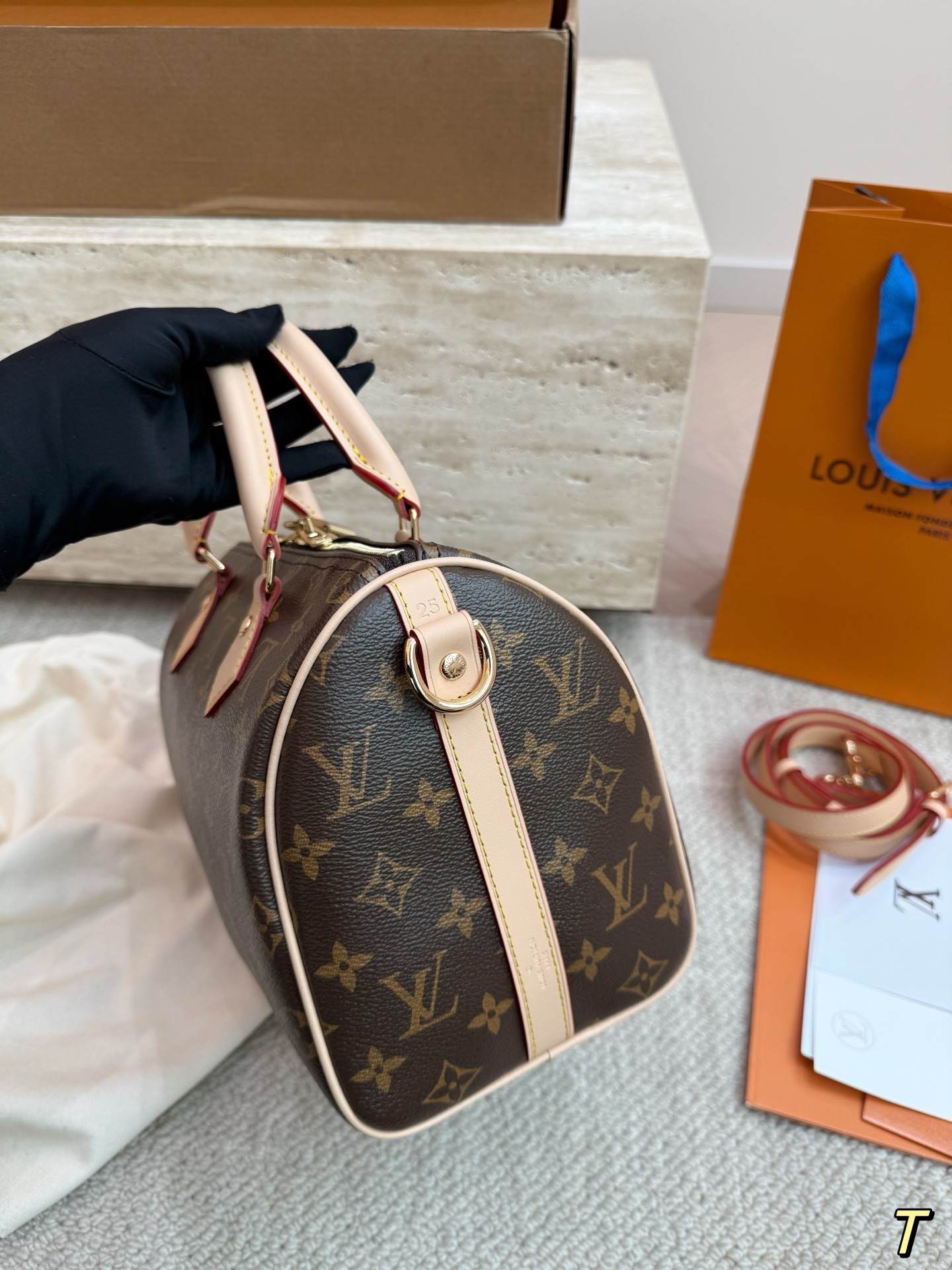 （Louis Vuitton）Monogram Speedy Bandoulière