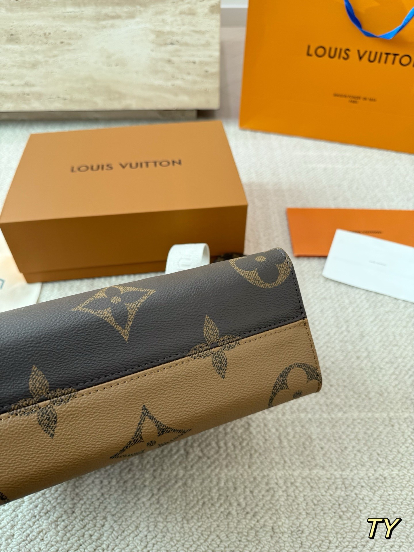 （Louis Vuitton） OnTheGo PM