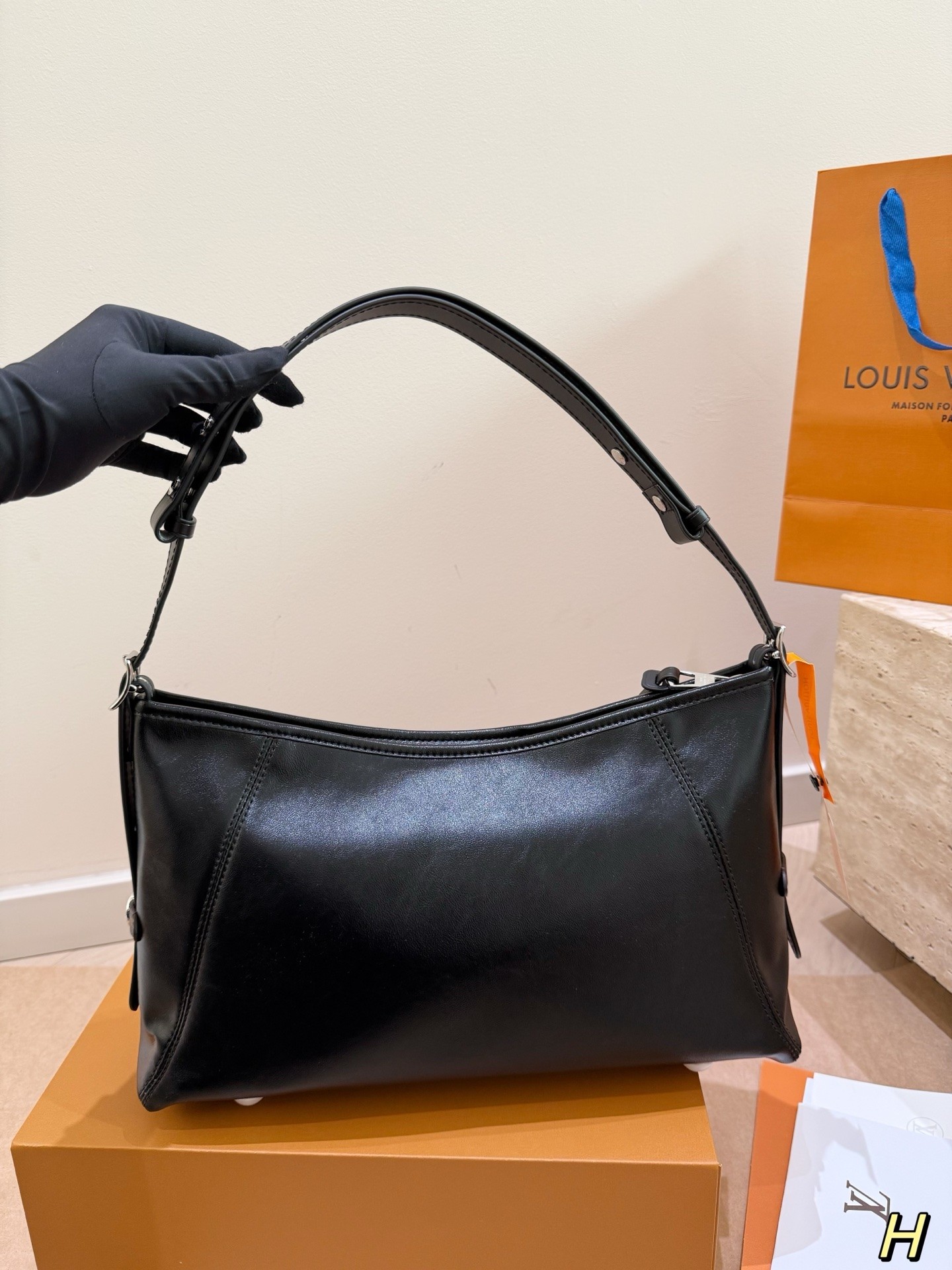 Louis Vuitton CarryAll Vibe PM