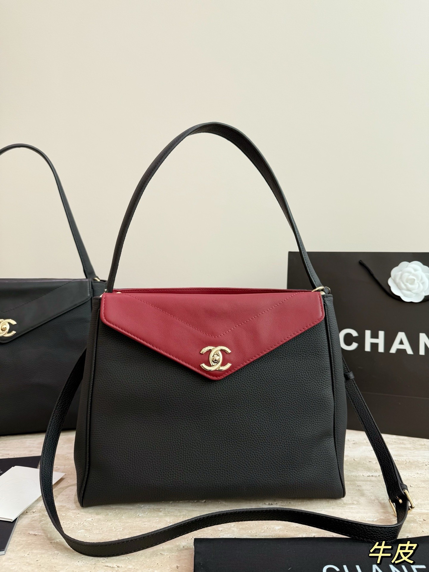 (Chanel) handbag