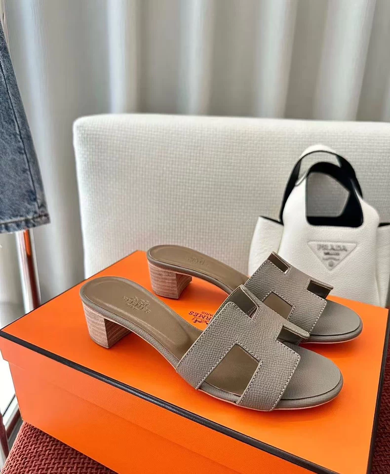 Hermès' classic Oasis sandals.