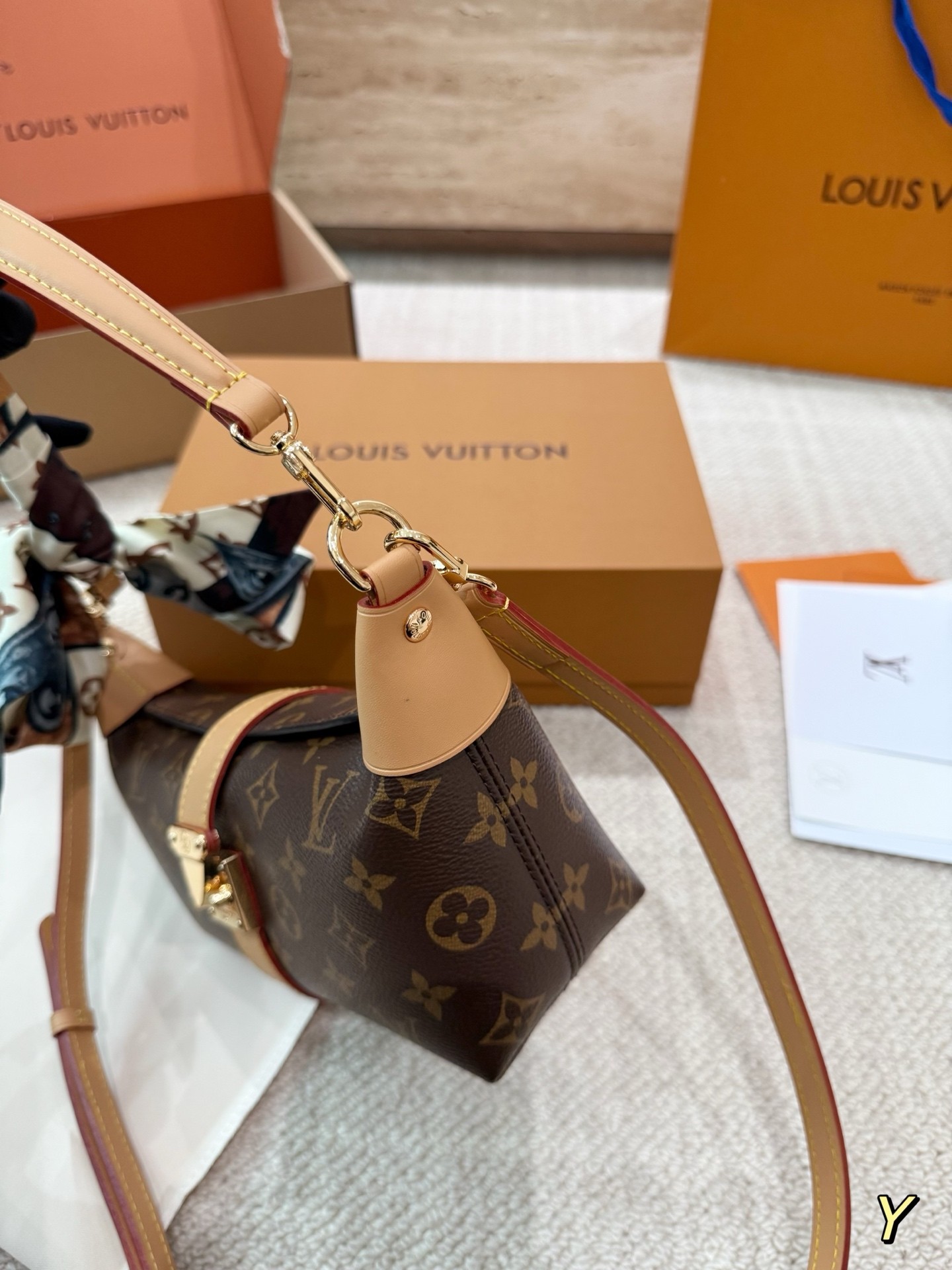 （Louis Vuitton） Pochette Mia