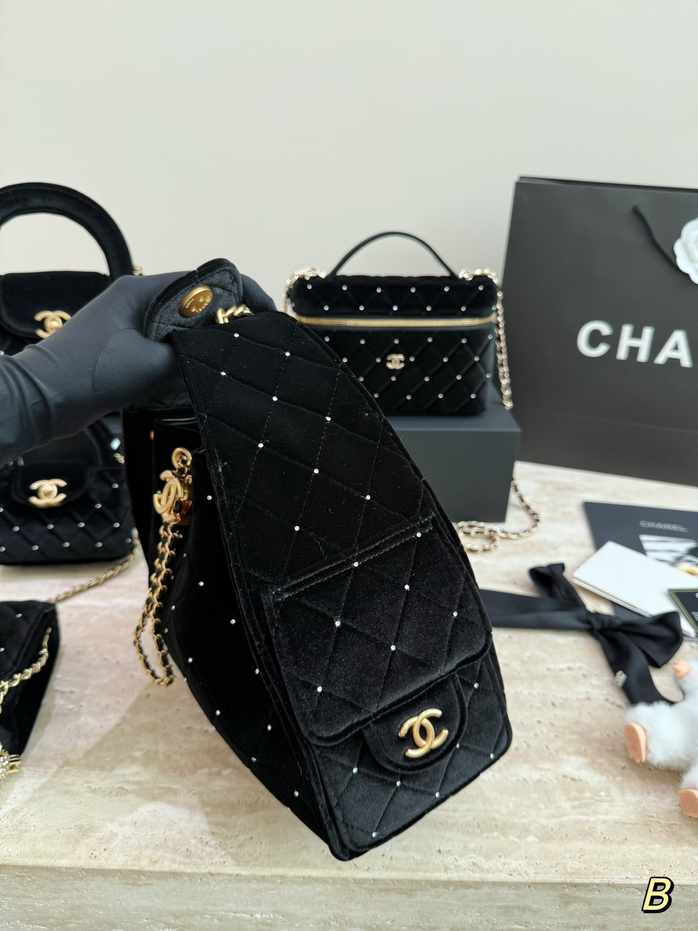 Sac seau en velours à cordon Chanel