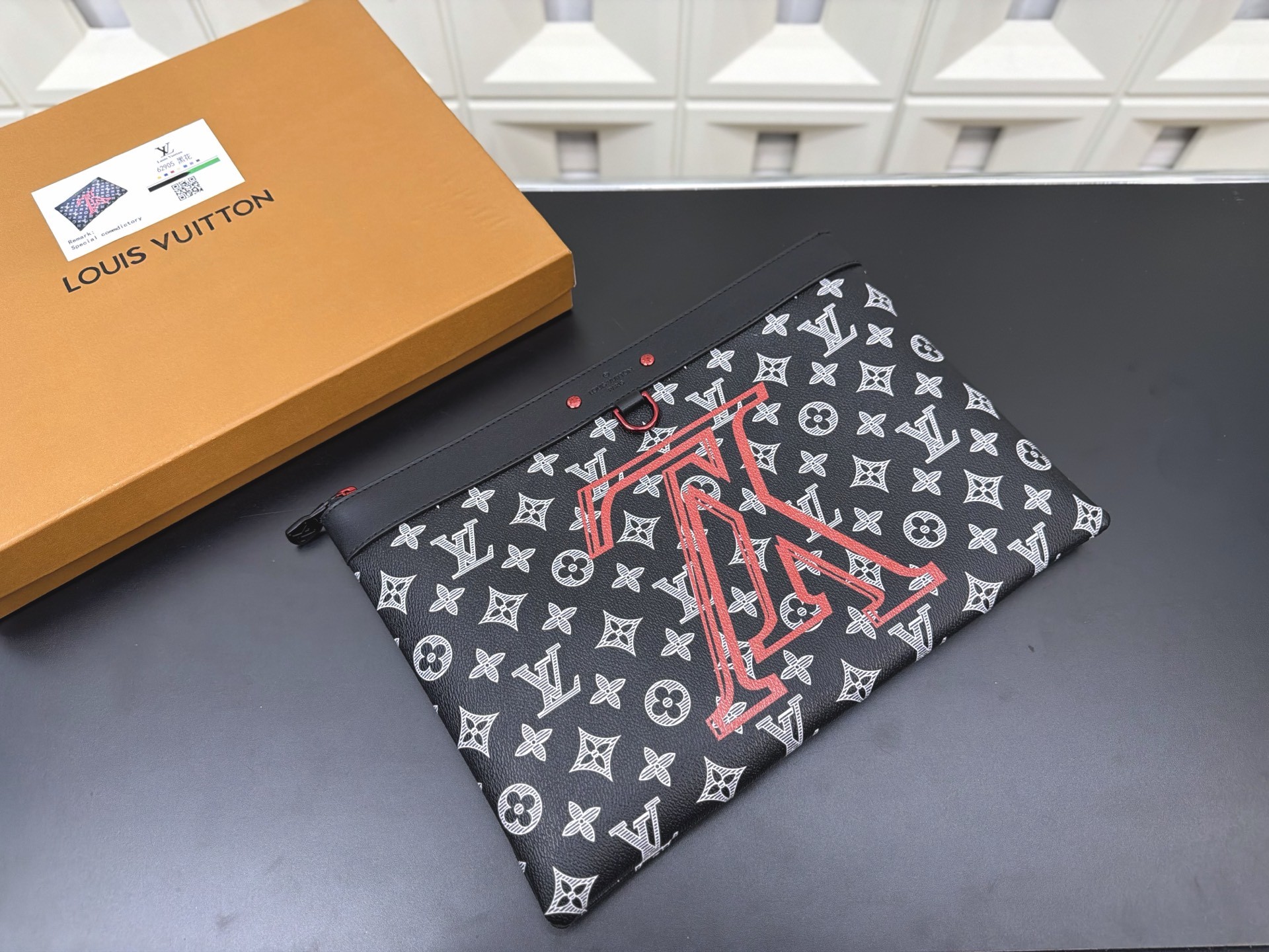（Louis Vuitton）Monogram Ink Upside Down Pochette Apollo GM