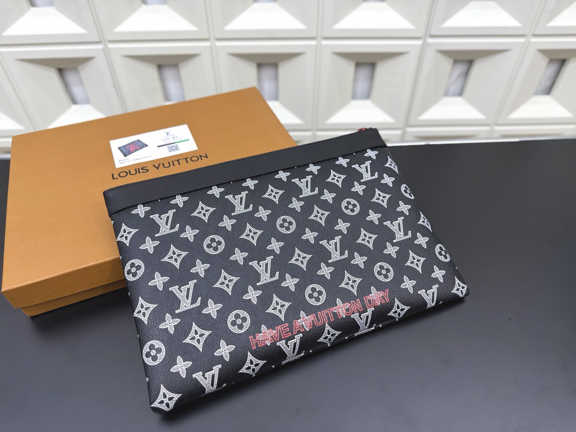 （Louis Vuitton）Monogram Ink Upside Down Pochette Apollo GM