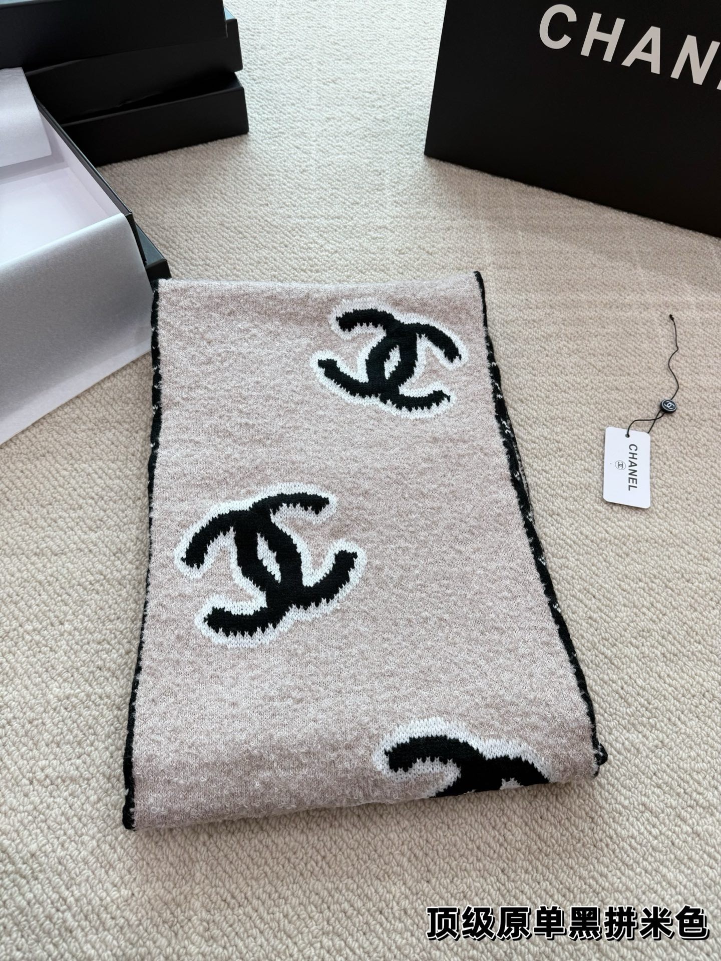 (Chanel) Écharpe en cachemire double face noir-beige