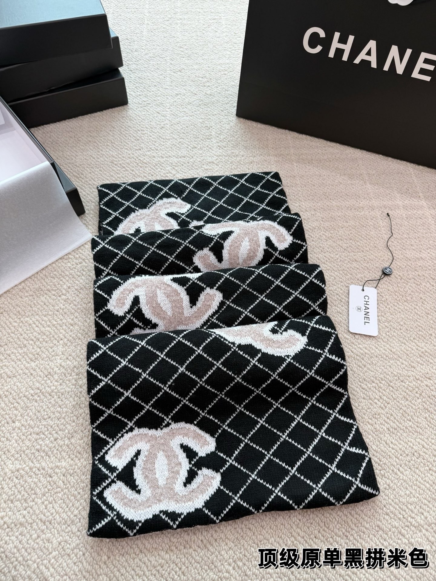 (Chanel) Écharpe en cachemire double face noir-beige