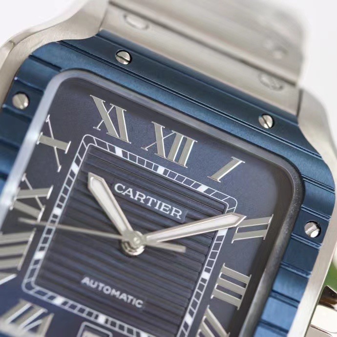 (Cartier) The large-sized models in the Santos de Cartier collection