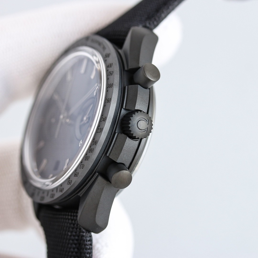 (OMEGA)Speedmaste (Dark Side of the Moon)