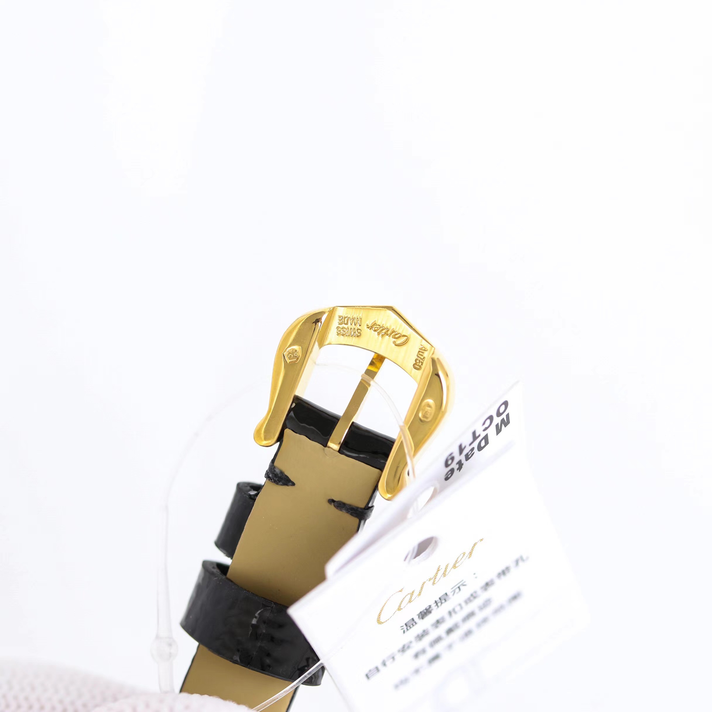 The mini version of the Cartier Baignoire collection