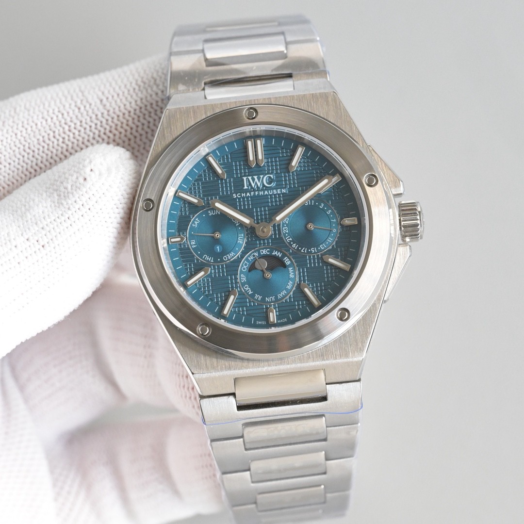 The IWC Ingenieur Perpetual Calendar 41, unveiled at the “Watches & Wonders” exhibition in Geneva in 2025