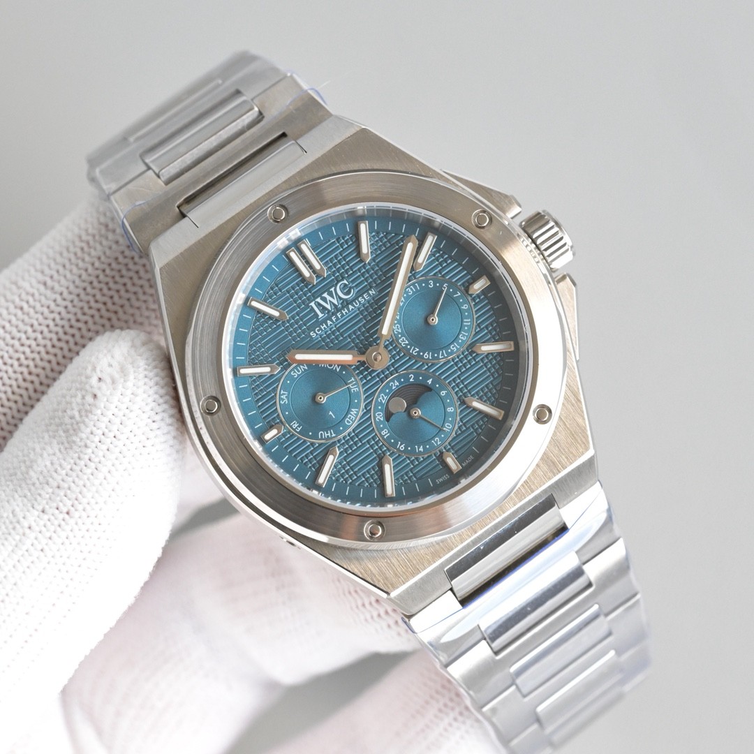 The IWC Ingenieur Perpetual Calendar 41, unveiled at the “Watches & Wonders” exhibition in Geneva in 2025