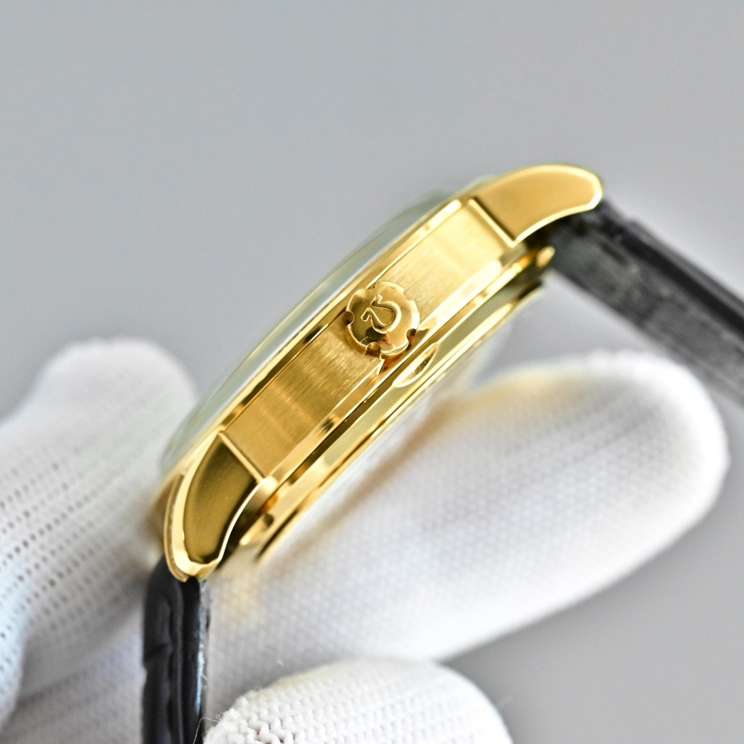 (OMEGA) A modern tribute or custom model from the Seamaster collection