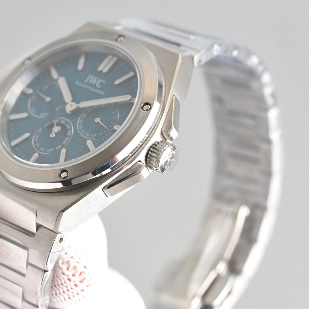 The IWC Ingenieur Perpetual Calendar 41, unveiled at the “Watches & Wonders” exhibition in Geneva in 2025