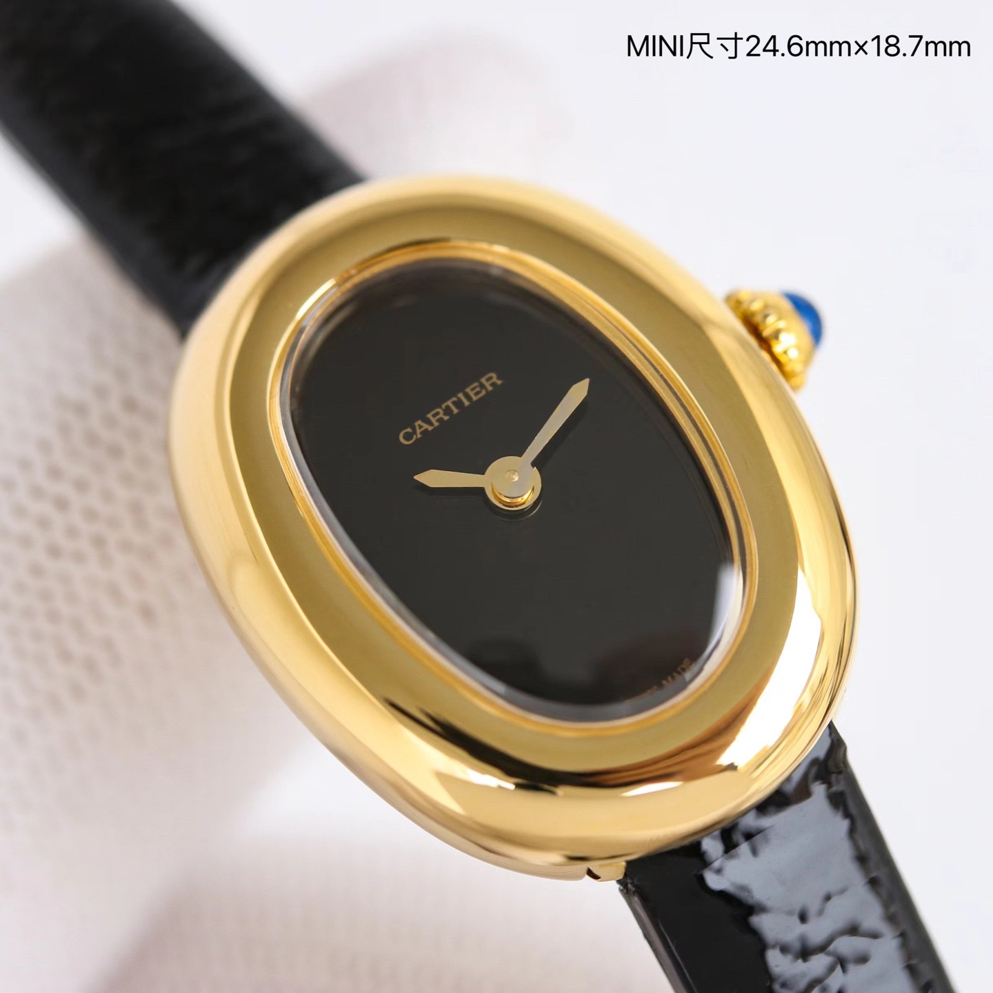 The mini version of the Cartier Baignoire collection