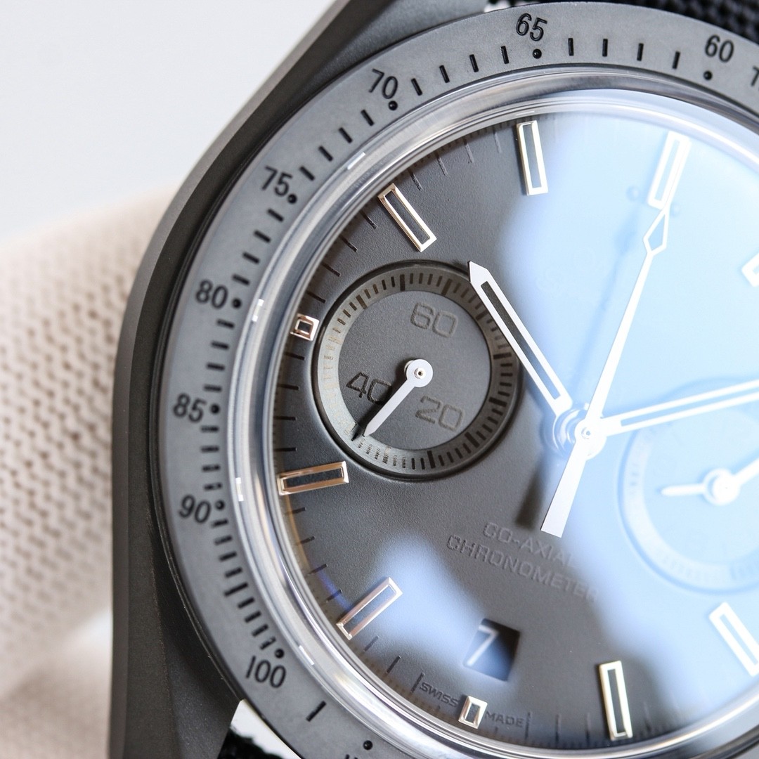 (OMEGA)Speedmaste (Dark Side of the Moon)