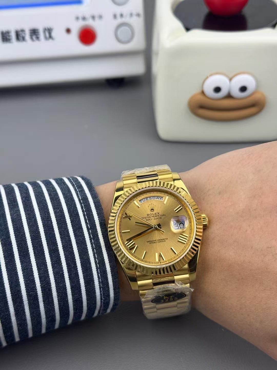 (Rolex)  (Day-Date)